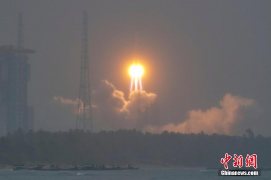 图为嫦娥六号探测器由运达五号遥八运载火箭在中国文昌航天发射场成功发射。<a target='_blank' href='/' ><p  align=